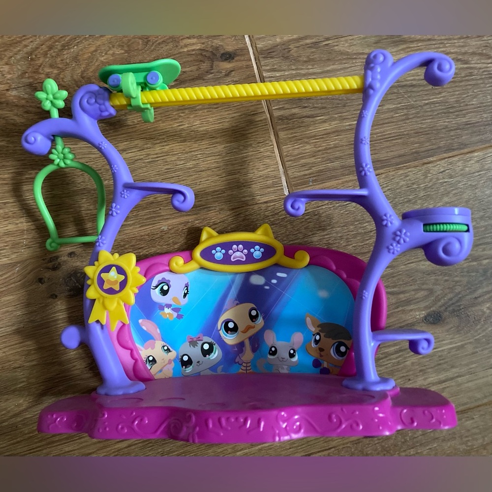 Littlest Pet Shop LPS Playset